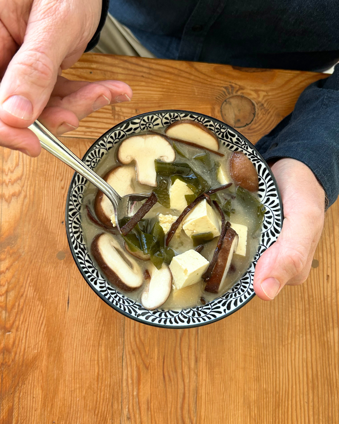 Wakame, Mushroom & Tofu Soup